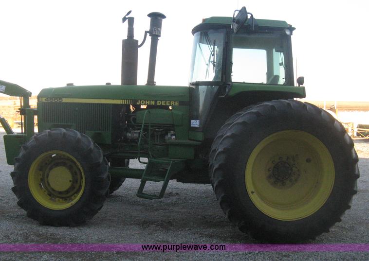 image for item H4272 1989 John Deere 4955 MFWD tractor
