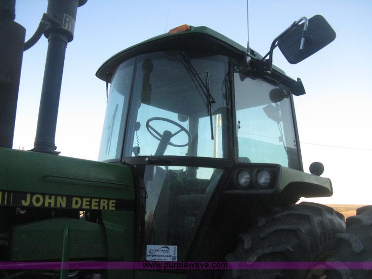 image for item H4272 1989 John Deere 4955 MFWD tractor