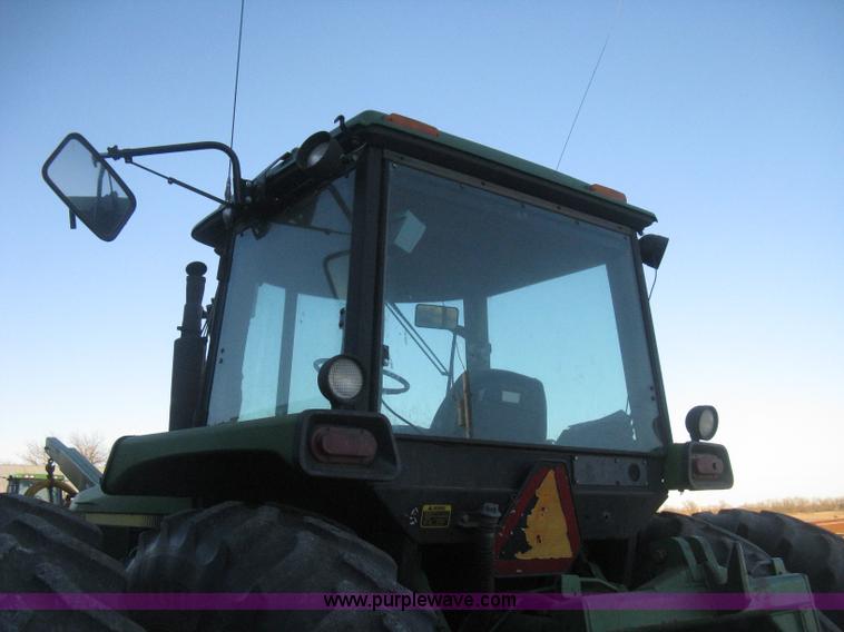 image for item H4272 1989 John Deere 4955 MFWD tractor