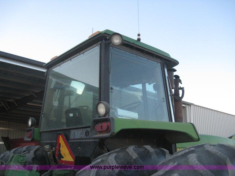 image for item H4272 1989 John Deere 4955 MFWD tractor