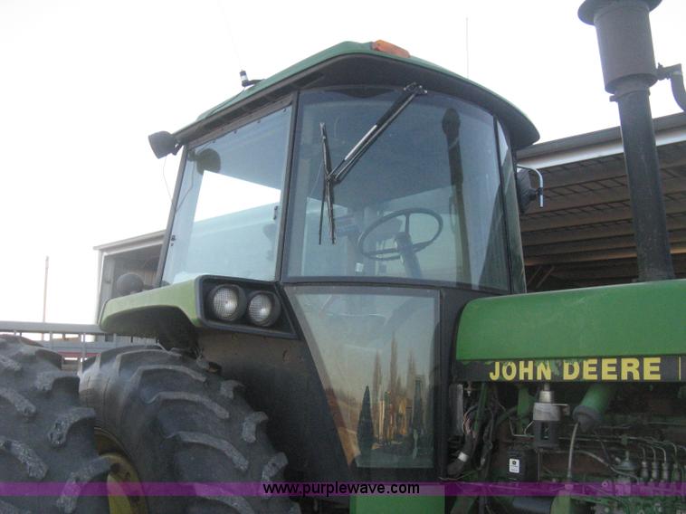 image for item H4272 1989 John Deere 4955 MFWD tractor