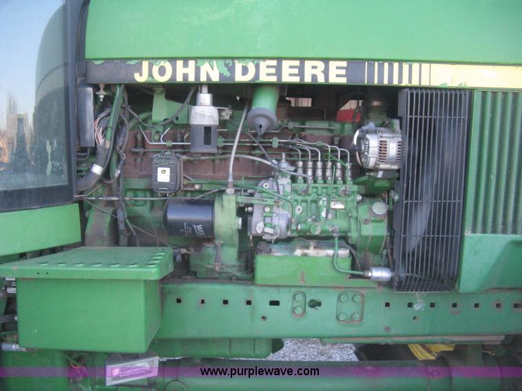 image for item H4272 1989 John Deere 4955 MFWD tractor