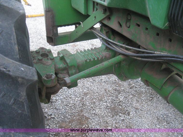 image for item H4272 1989 John Deere 4955 MFWD tractor