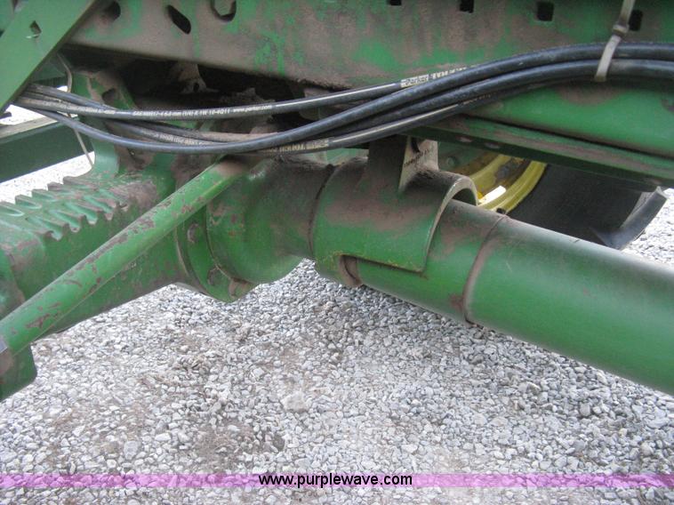 image for item H4272 1989 John Deere 4955 MFWD tractor