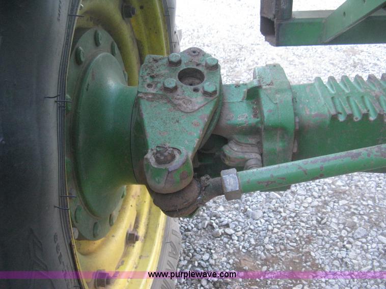 image for item H4272 1989 John Deere 4955 MFWD tractor