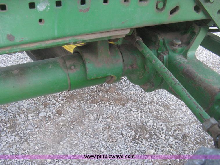 image for item H4272 1989 John Deere 4955 MFWD tractor