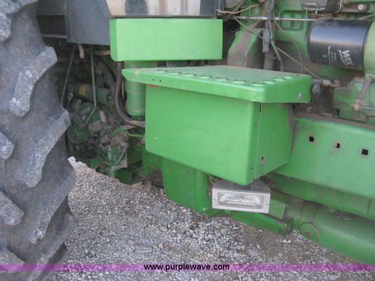 image for item H4272 1989 John Deere 4955 MFWD tractor