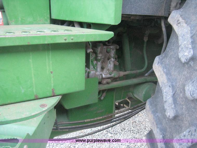 image for item H4272 1989 John Deere 4955 MFWD tractor