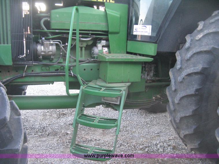 image for item H4272 1989 John Deere 4955 MFWD tractor