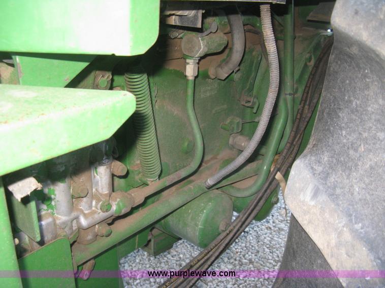 image for item H4272 1989 John Deere 4955 MFWD tractor