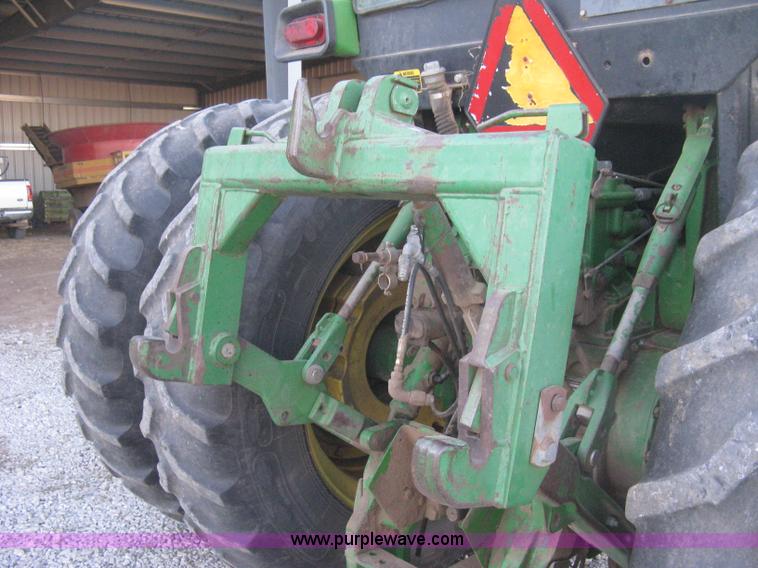 image for item H4272 1989 John Deere 4955 MFWD tractor