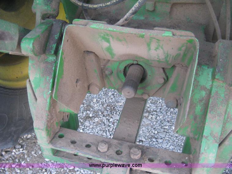 image for item H4272 1989 John Deere 4955 MFWD tractor