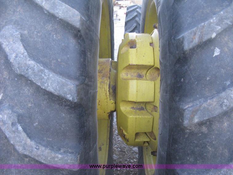 image for item H4272 1989 John Deere 4955 MFWD tractor