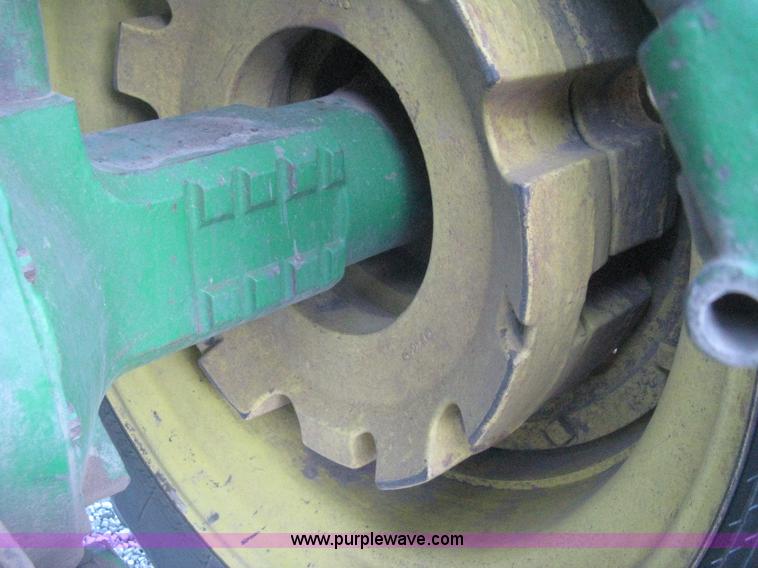 image for item H4272 1989 John Deere 4955 MFWD tractor