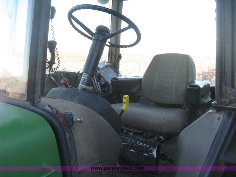 image for item H4272 1989 John Deere 4955 MFWD tractor