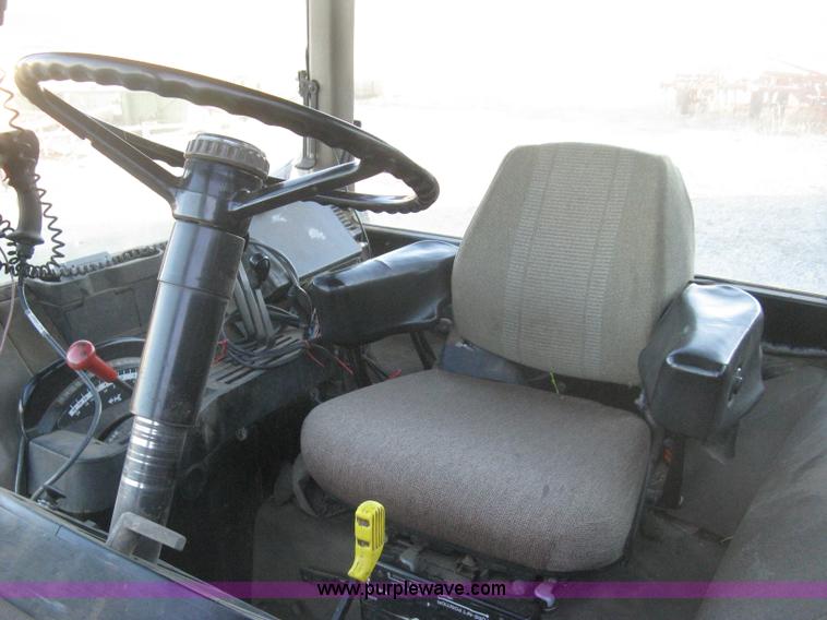 image for item H4272 1989 John Deere 4955 MFWD tractor