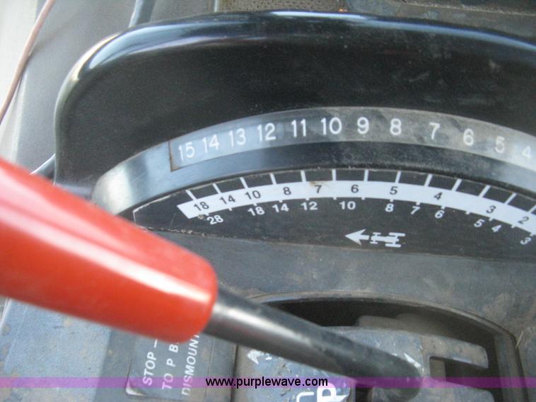 image for item H4272 1989 John Deere 4955 MFWD tractor