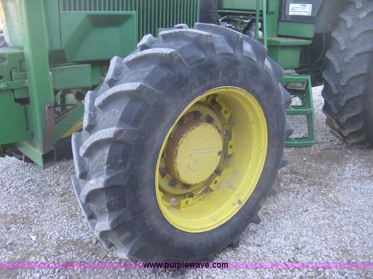 image for item H4272 1989 John Deere 4955 MFWD tractor