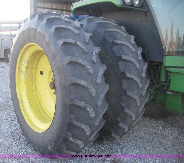 image for item H4272 1989 John Deere 4955 MFWD tractor