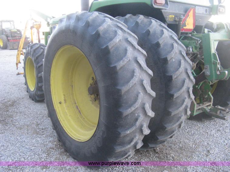image for item H4272 1989 John Deere 4955 MFWD tractor