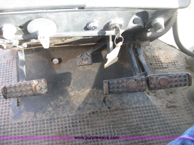 image for item H4334 1992 John Deere 4960 MFWD tractor