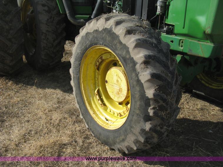 image for item H4334 1992 John Deere 4960 MFWD tractor