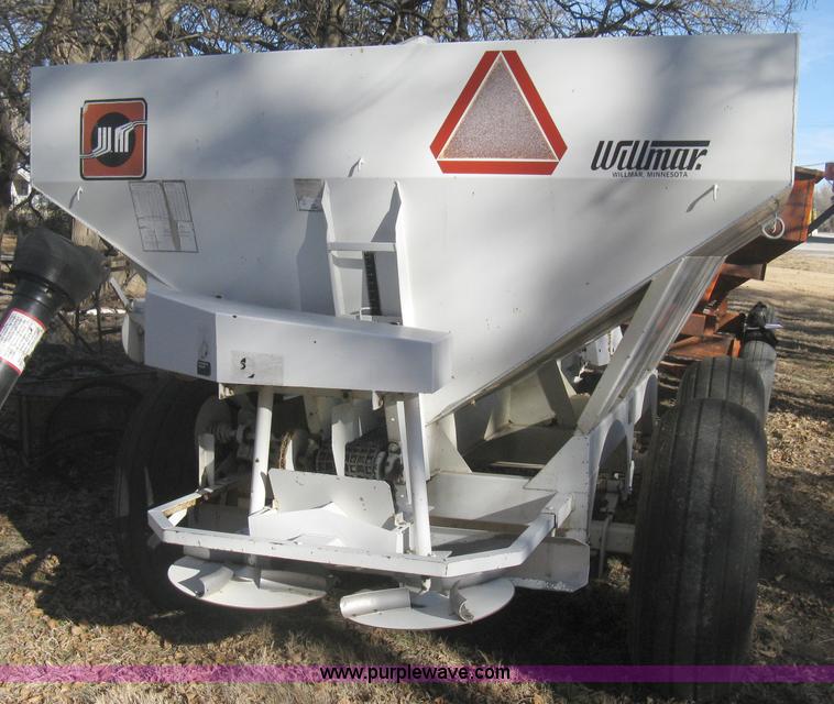 Willmar 600 dry fertilizer spreader in Galva, KS Item I5739 sold