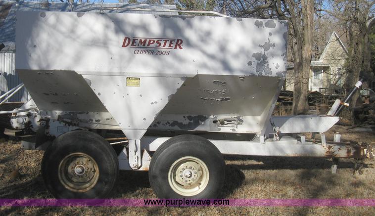 image for item I5740 Dempster Clipper 200S dry fertilizer spreader