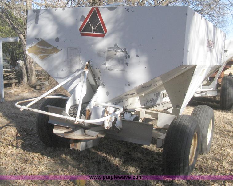 image for item I5740 Dempster Clipper 200S dry fertilizer spreader
