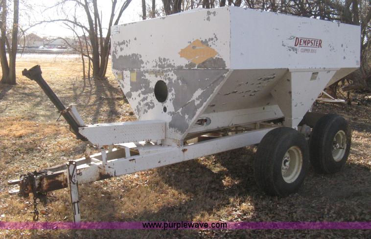 image for item I5740 Dempster Clipper 200S dry fertilizer spreader