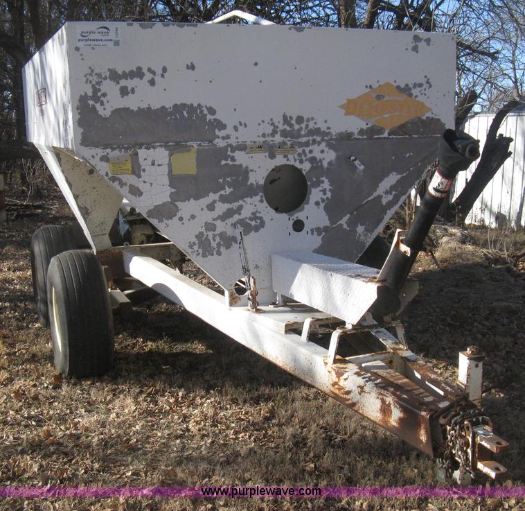 image for item I5740 Dempster Clipper 200S dry fertilizer spreader