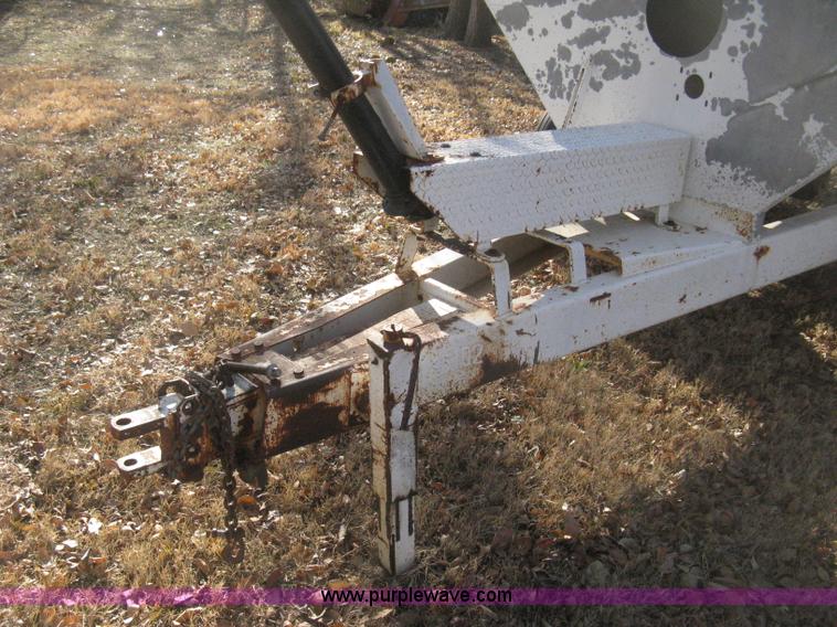 image for item I5740 Dempster Clipper 200S dry fertilizer spreader