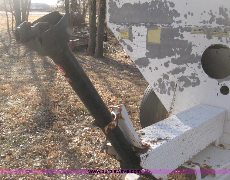 image for item I5740 Dempster Clipper 200S dry fertilizer spreader