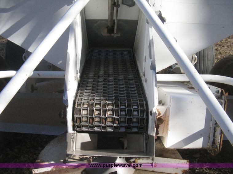 image for item I5740 Dempster Clipper 200S dry fertilizer spreader