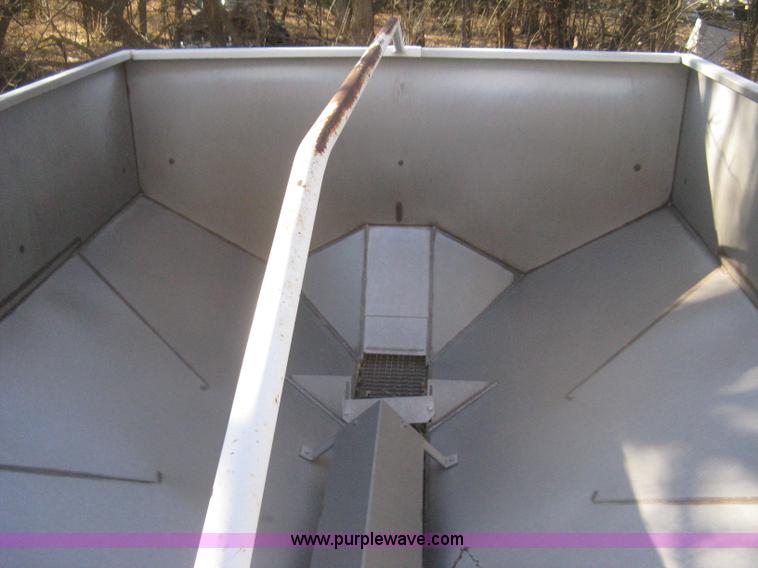 image for item I5740 Dempster Clipper 200S dry fertilizer spreader