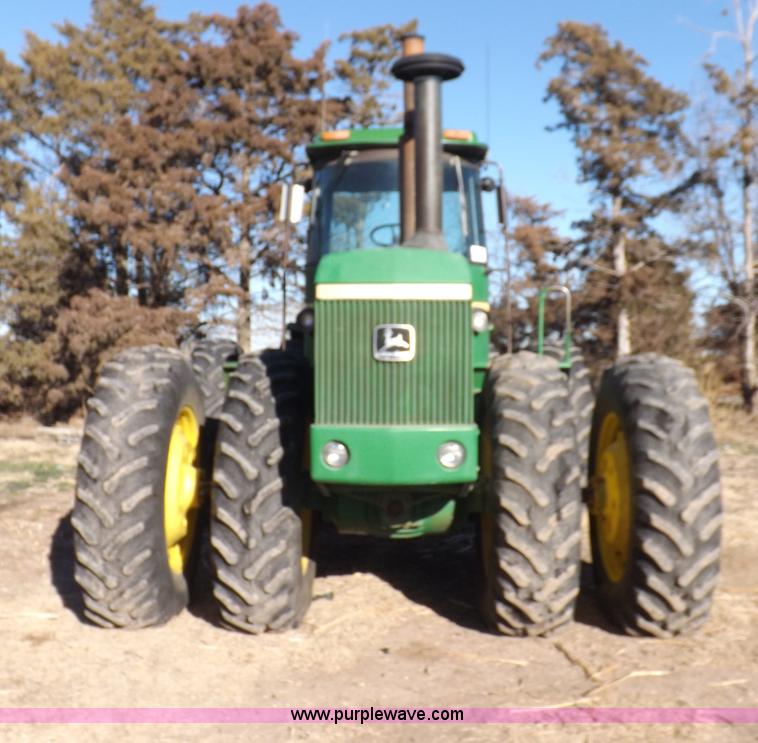image for item I9218 1979 John Deere 8640 4WD tractor