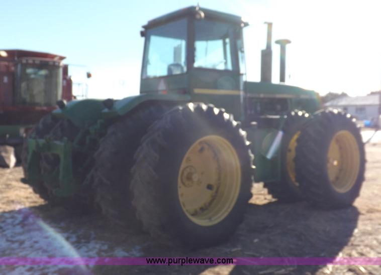 image for item I9218 1979 John Deere 8640 4WD tractor