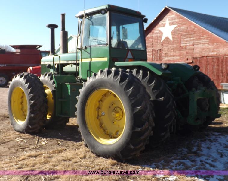 image for item I9218 1979 John Deere 8640 4WD tractor