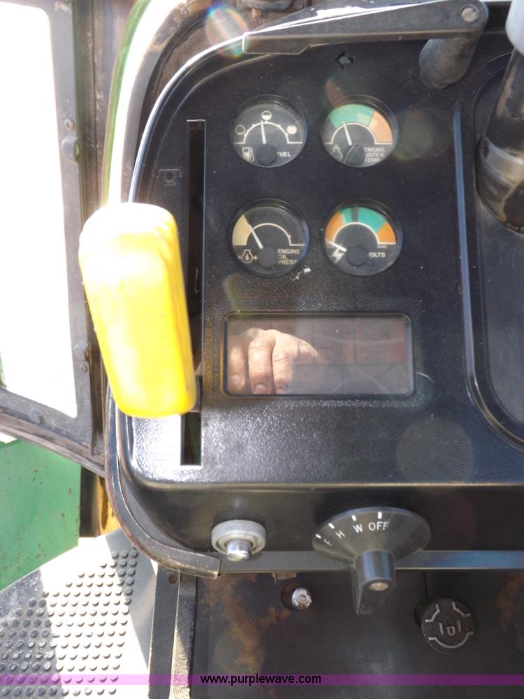 image for item I9218 1979 John Deere 8640 4WD tractor