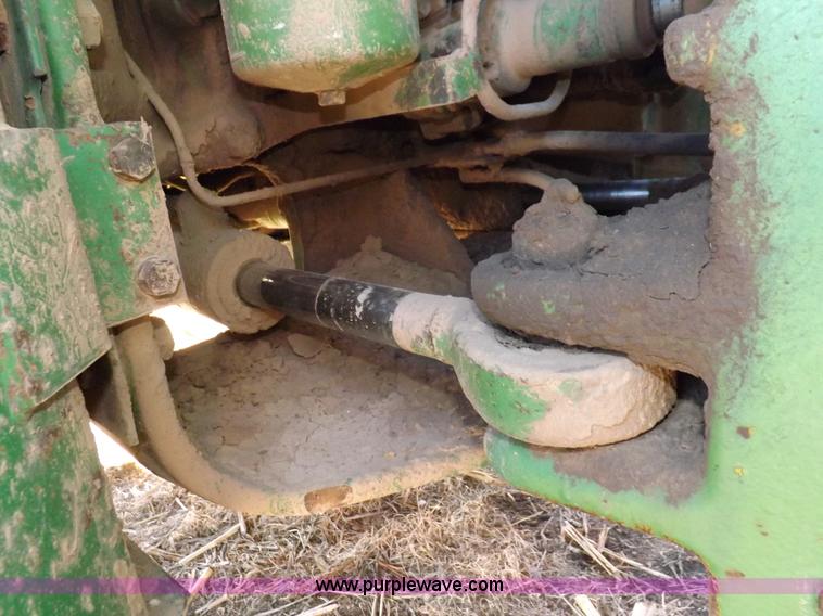 image for item I9218 1979 John Deere 8640 4WD tractor