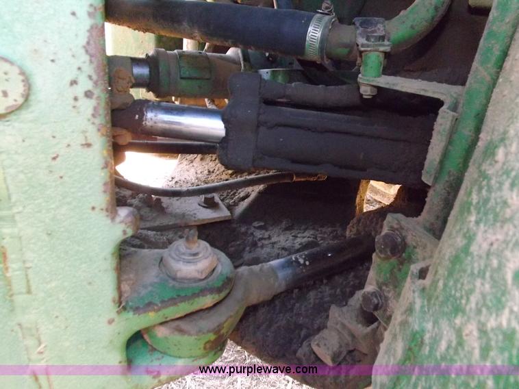 image for item I9218 1979 John Deere 8640 4WD tractor