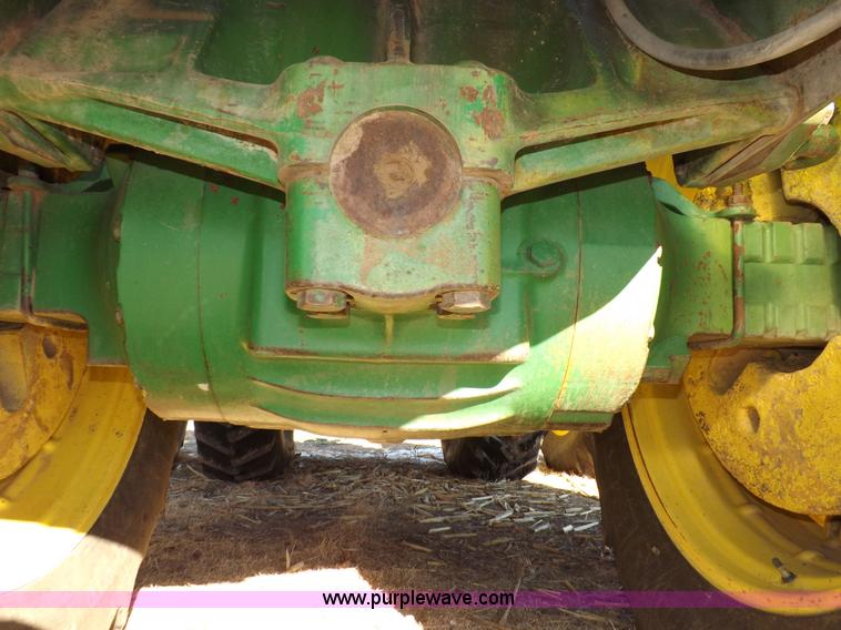 image for item I9218 1979 John Deere 8640 4WD tractor