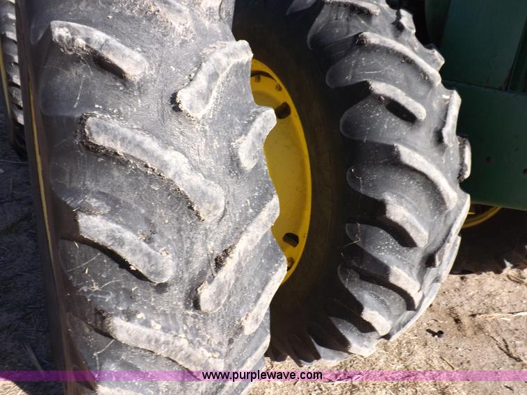 image for item I9218 1979 John Deere 8640 4WD tractor