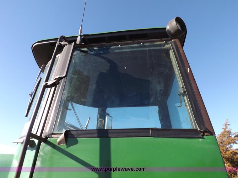 image for item I9218 1979 John Deere 8640 4WD tractor