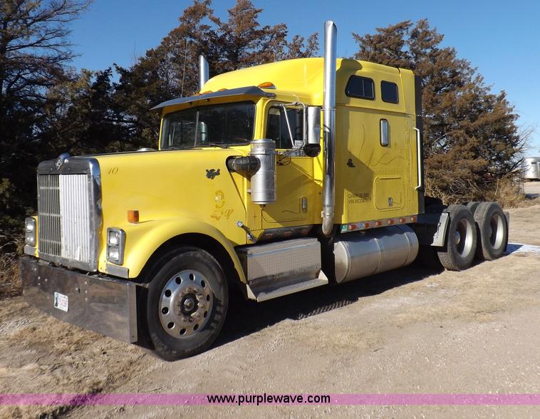 image for item I9219 1998 International F9370 Eagle semi truck
