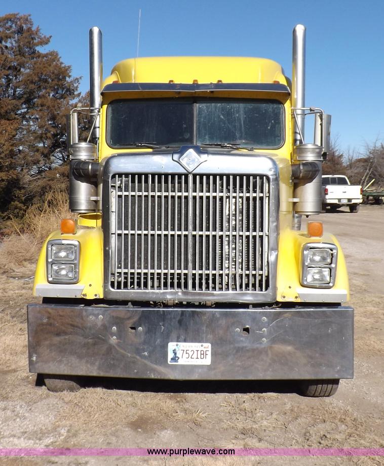 image for item I9219 1998 International F9370 Eagle semi truck