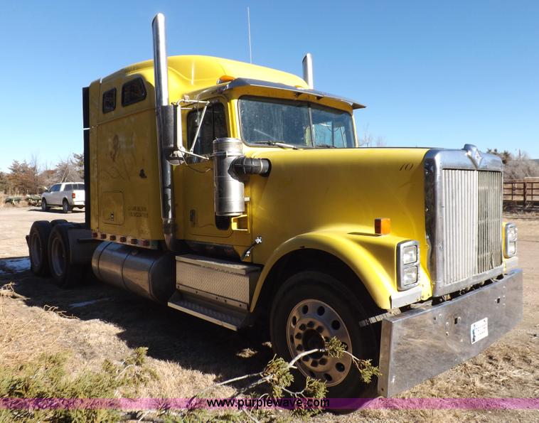 image for item I9219 1998 International F9370 Eagle semi truck
