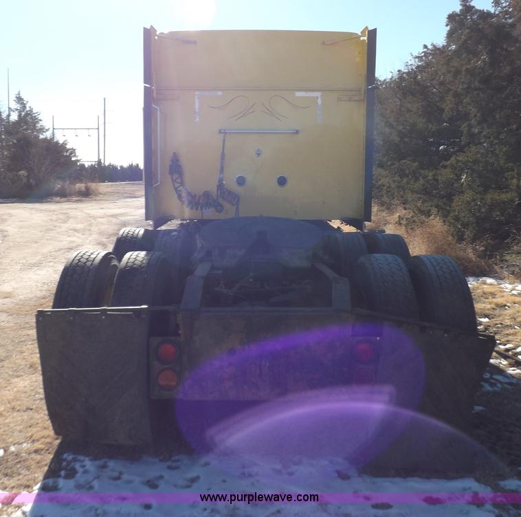 image for item I9219 1998 International F9370 Eagle semi truck