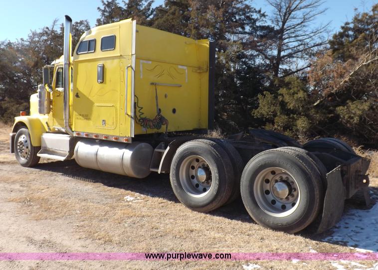 image for item I9219 1998 International F9370 Eagle semi truck