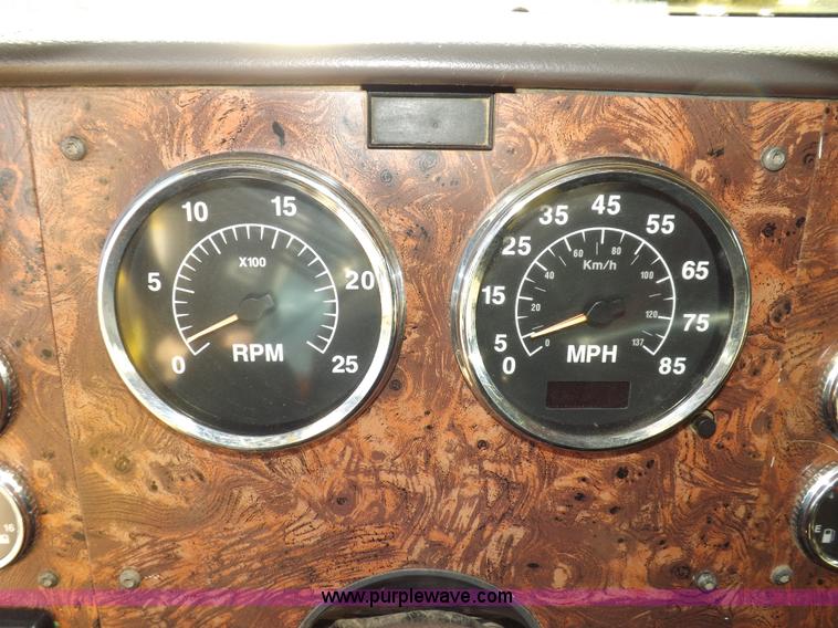 image for item I9219 1998 International F9370 Eagle semi truck